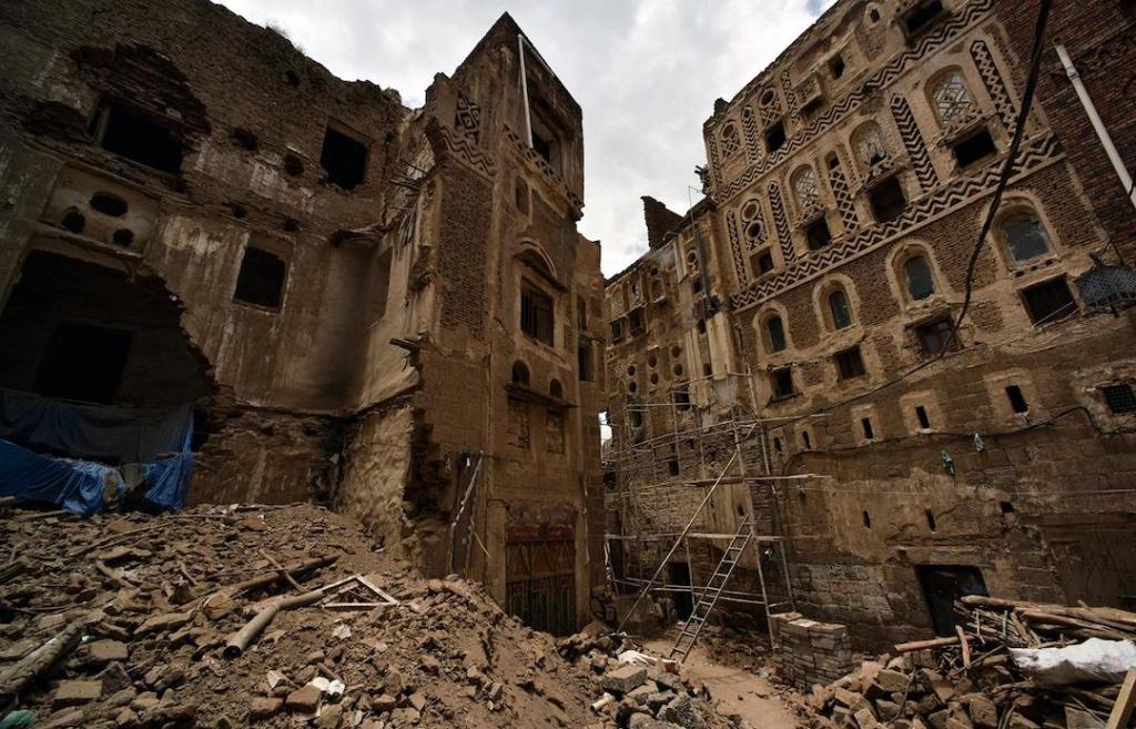 Destroyed Sana'a tower homes